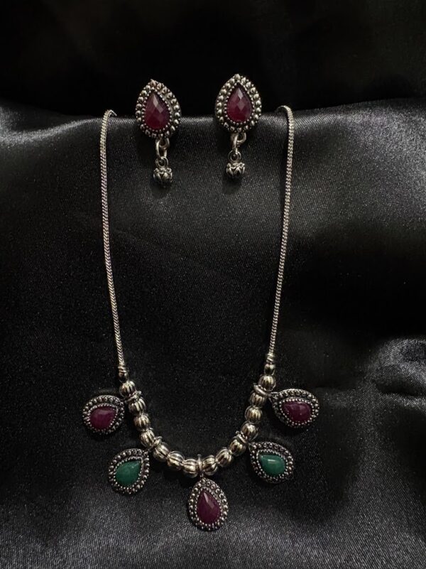 Silver-Plated Green & Red Stone-Studded Necklace Set - AVNS10